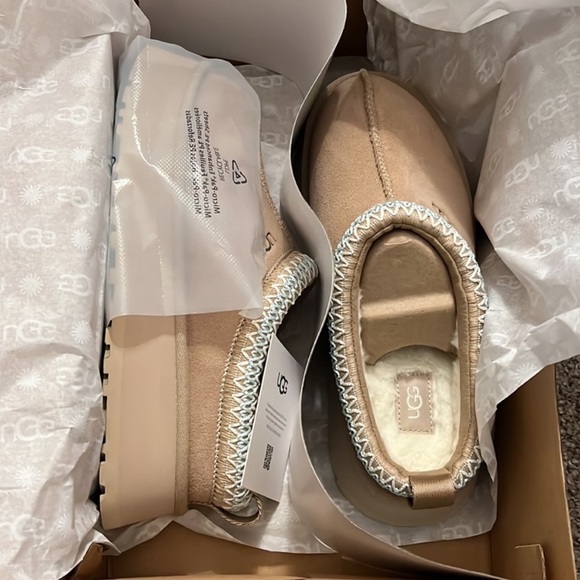 BRAND NEW UGG Tazz platform slippers in color sand - Picture 7 of 9